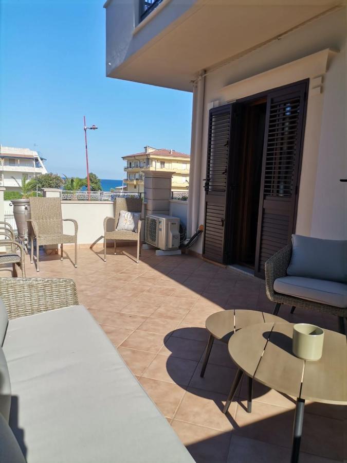 Del Gaudio Guesthouse Torre Melissa Exteriör bild