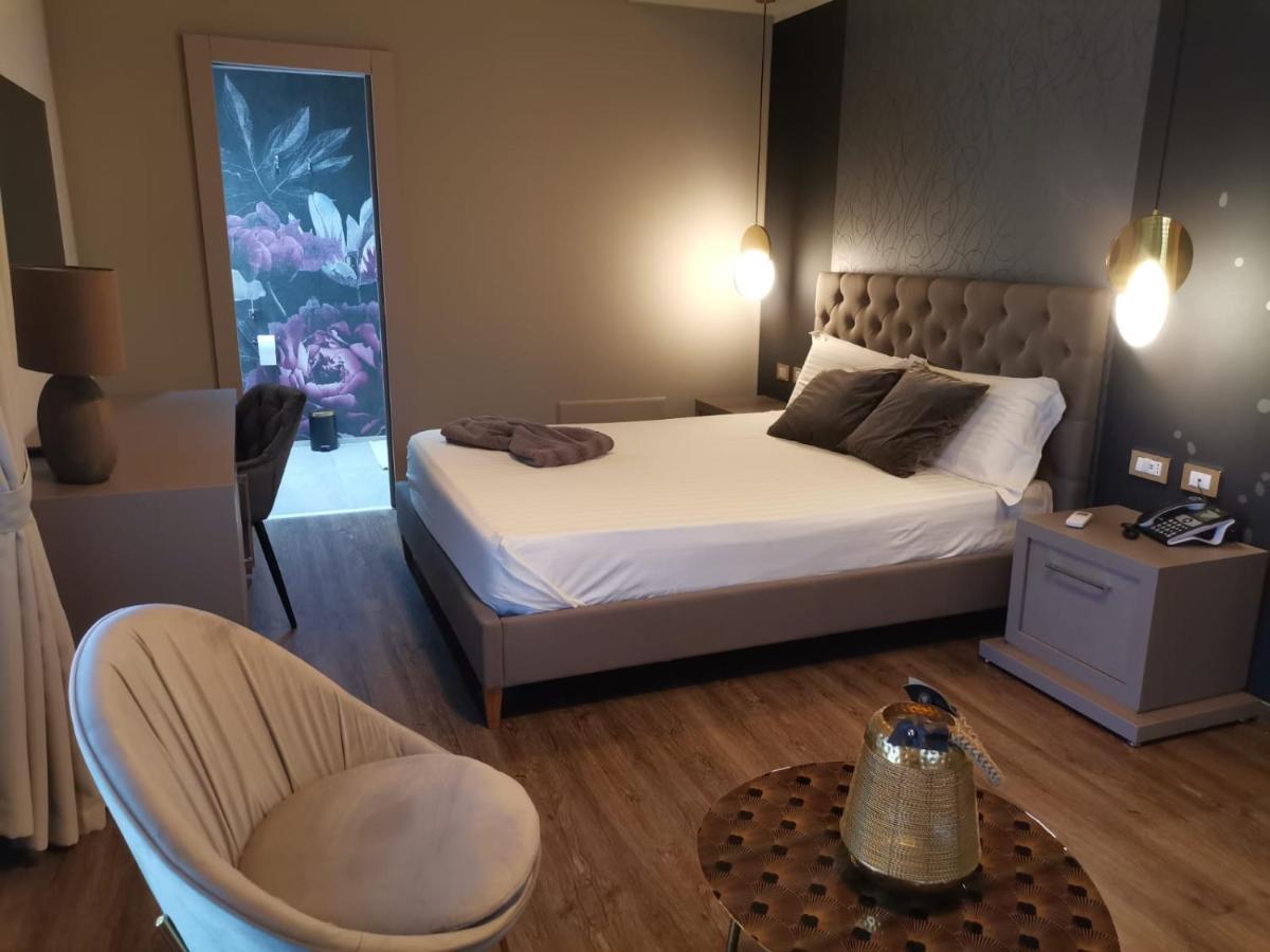 Del Gaudio Guesthouse Torre Melissa Exteriör bild