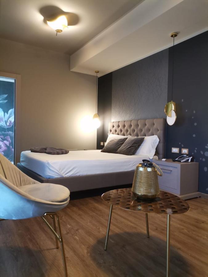 Del Gaudio Guesthouse Torre Melissa Exteriör bild