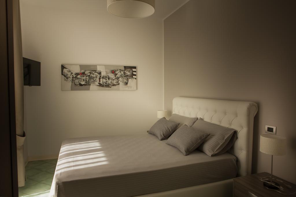 Del Gaudio Guesthouse Torre Melissa Exteriör bild