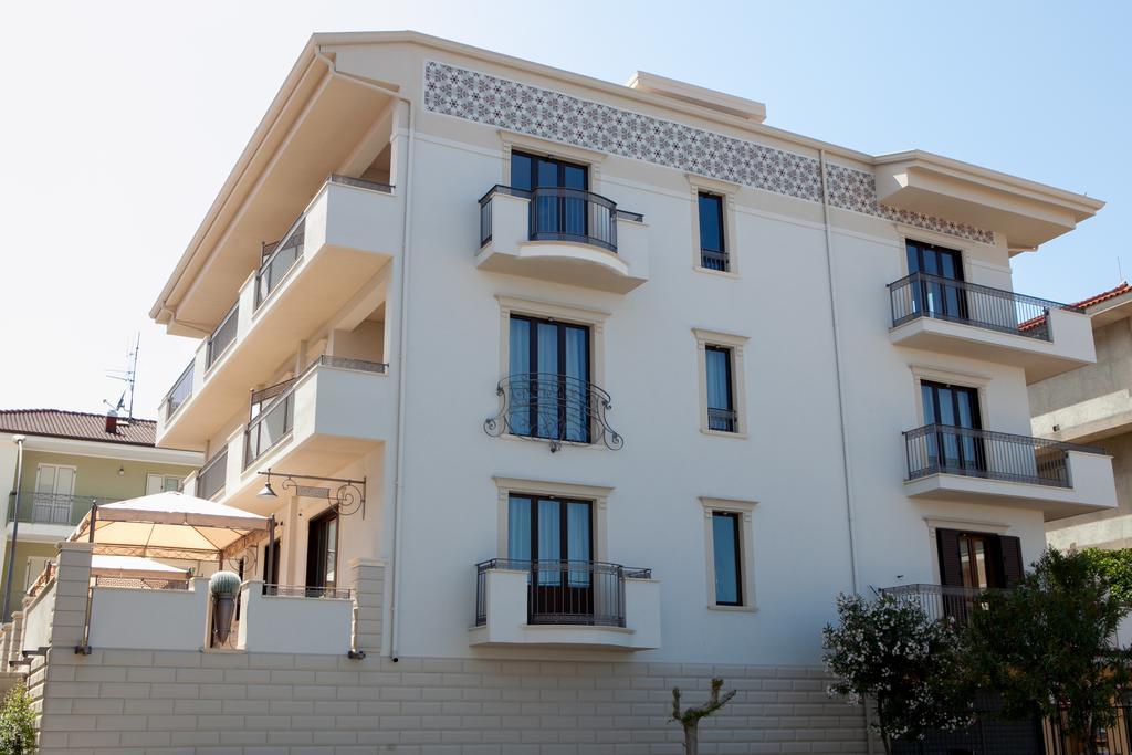 Del Gaudio Guesthouse Torre Melissa Exteriör bild